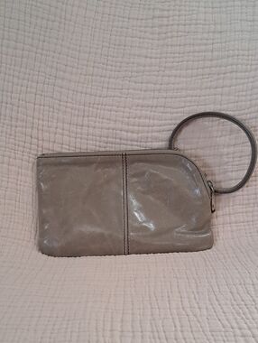 Hobo International Sable Wristlet In Taupe Color